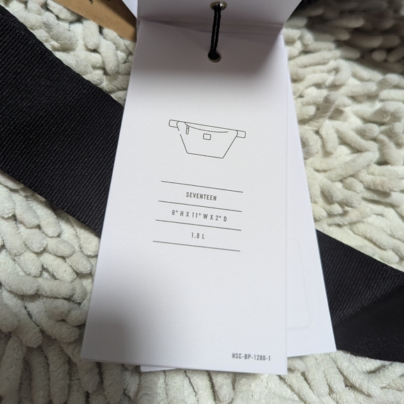 Herschel Supply Company ash rose Seventeen Hip Pack - Picture 4 of 7